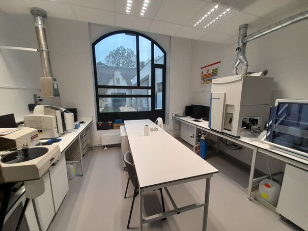 salle de spectrochimie en pression positive