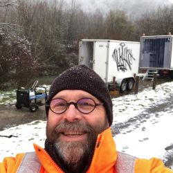 Prélèvement de MES sur l'Orne en hiver.